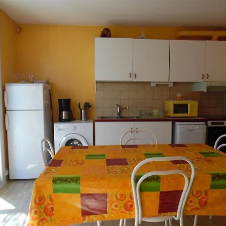 Deux-pieces Avec Terrasse Pres De La Plage, Parking Securise - Fr-1-696-108 Apartman Canet-en-Roussillon