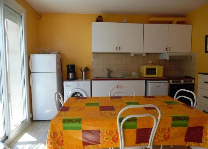 Deux-pieces Avec Terrasse Pres De La Plage, Parking Securise - Fr-1-696-108 Apartman Canet-en-Roussillon